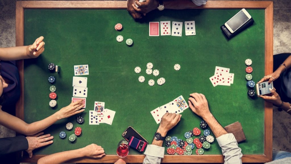 How are the poker rankings calculated?