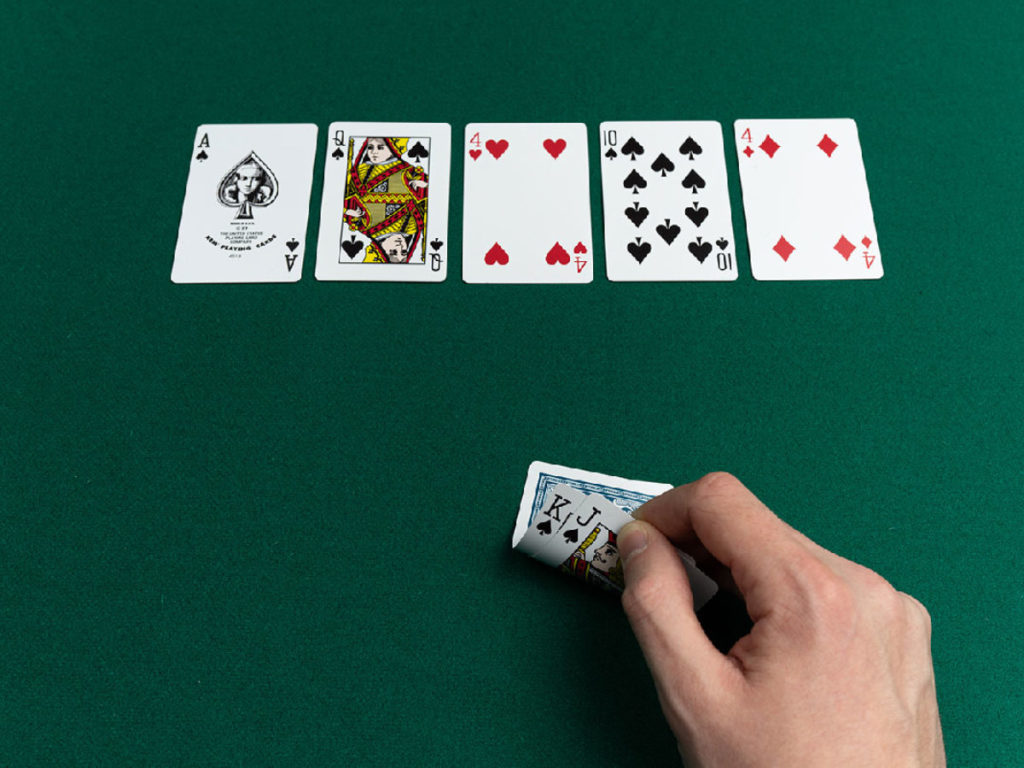 5 Traits of an Expert Online Card Game Player